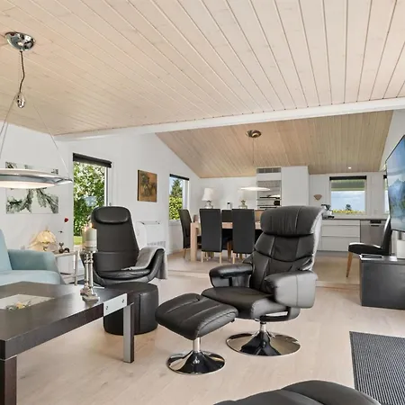 Juegen - 600m To The Fjord By Interhome *