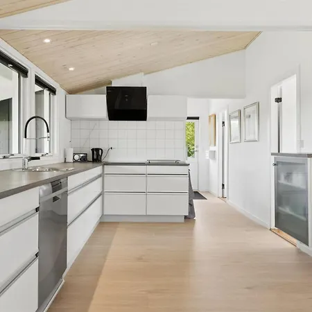 Juegen - 600m To The Fjord By Interhome